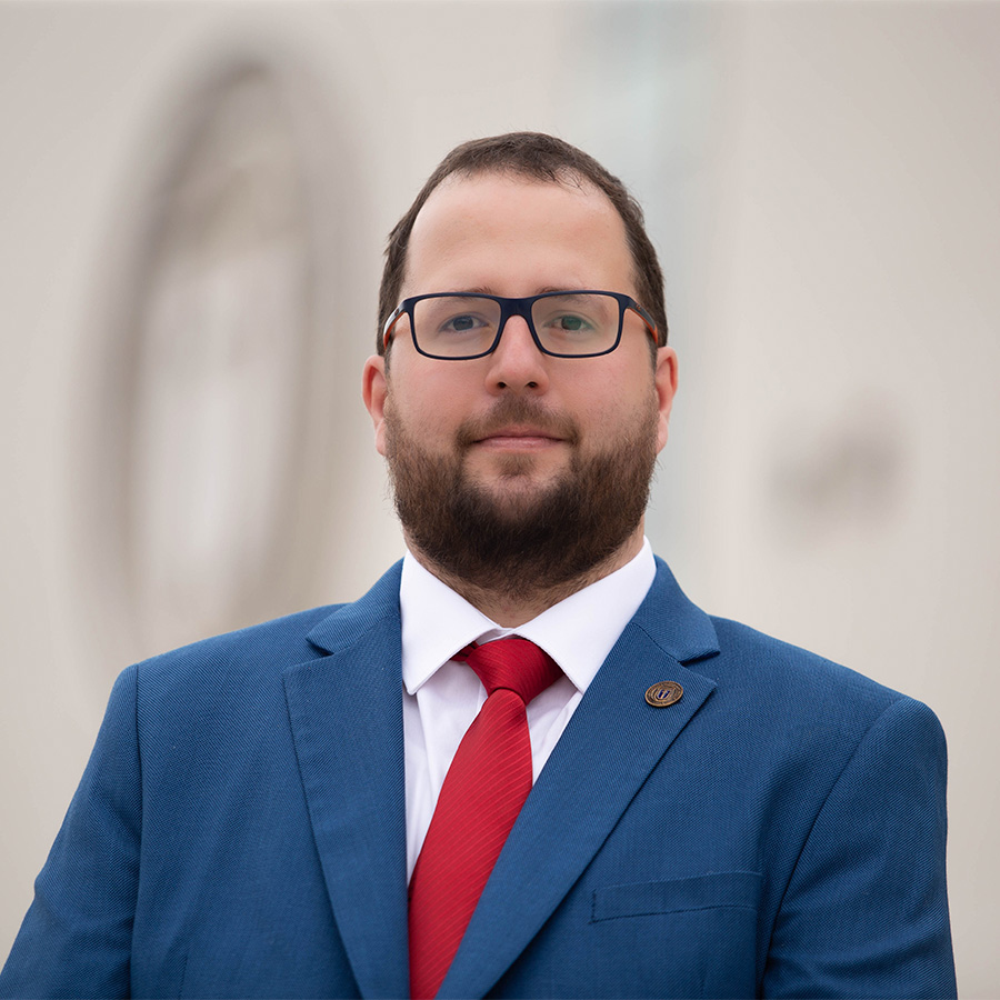 Dr. Alejandro Prada Valverde
